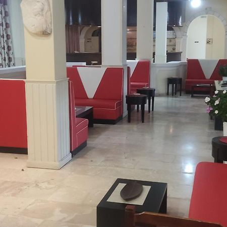 Pantheon Hall Hotel Mesongi Luaran gambar