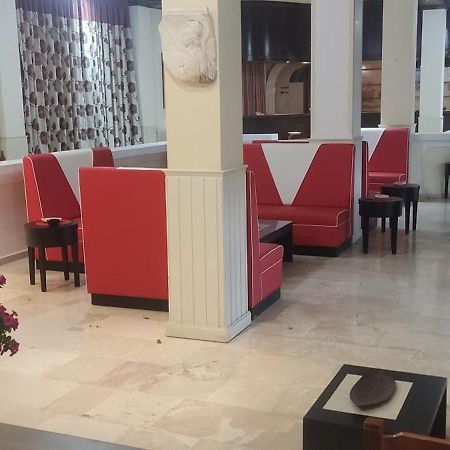 Pantheon Hall Hotel Mesongi Luaran gambar