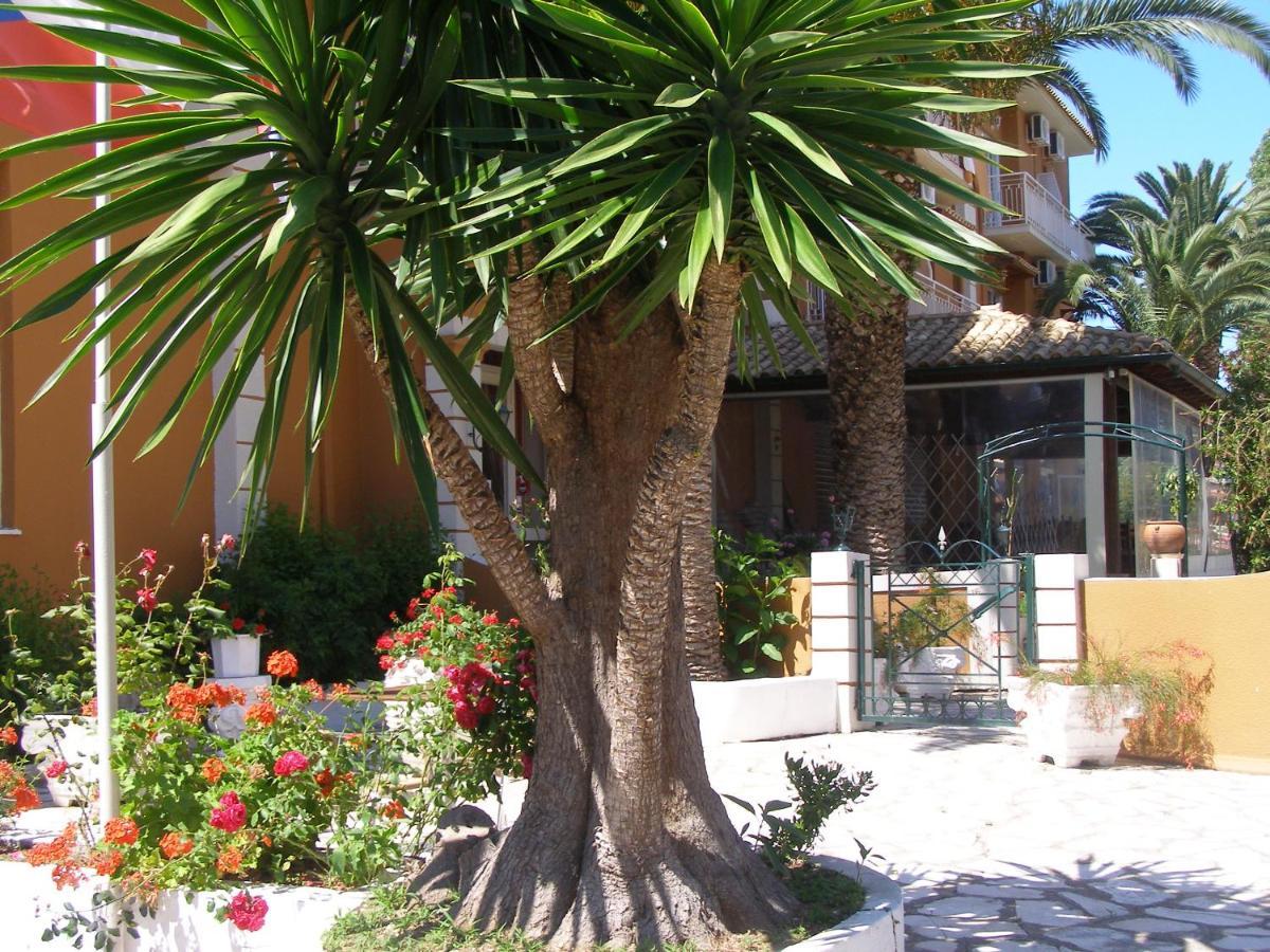 Pantheon Hall Hotel Mesongi Luaran gambar