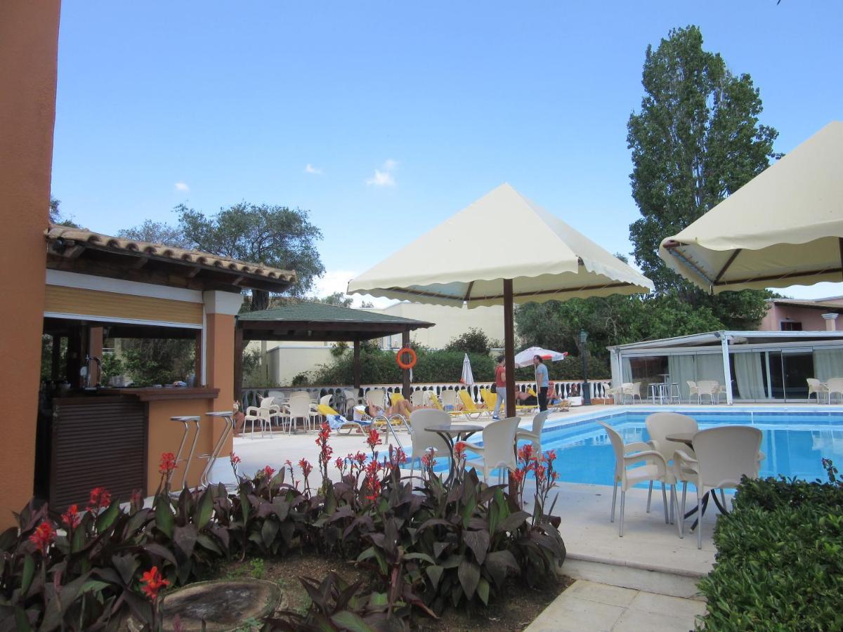 Pantheon Hall Hotel Mesongi Luaran gambar