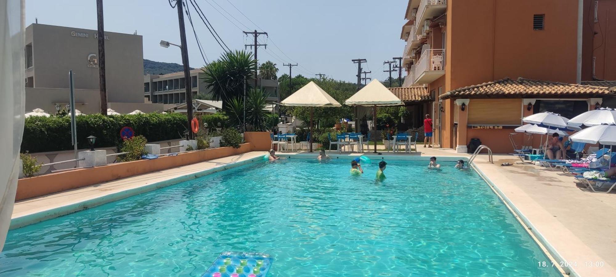 Pantheon Hall Hotel Mesongi Luaran gambar