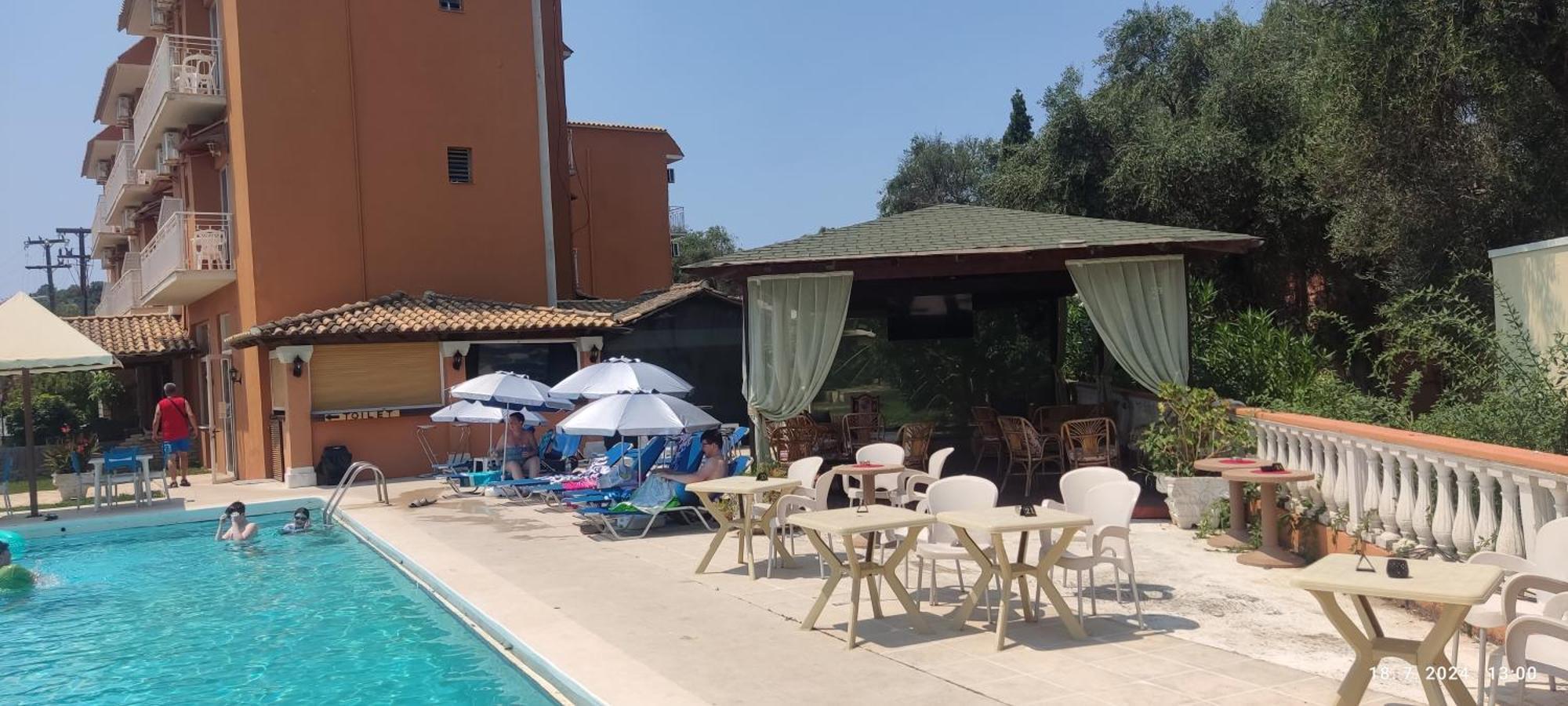 Pantheon Hall Hotel Mesongi Luaran gambar
