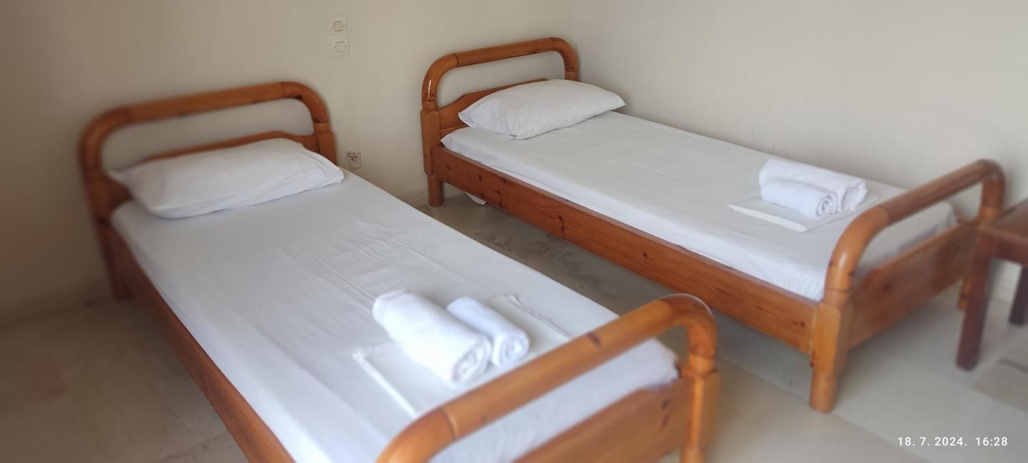 Pantheon Hall Hotel Mesongi Luaran gambar