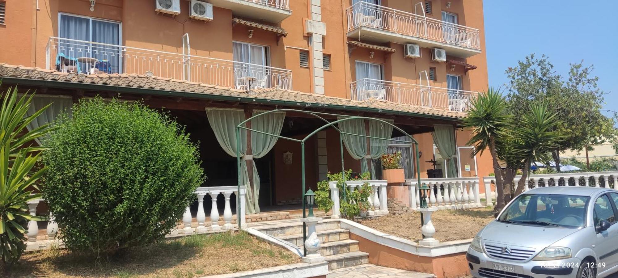 Pantheon Hall Hotel Mesongi Luaran gambar
