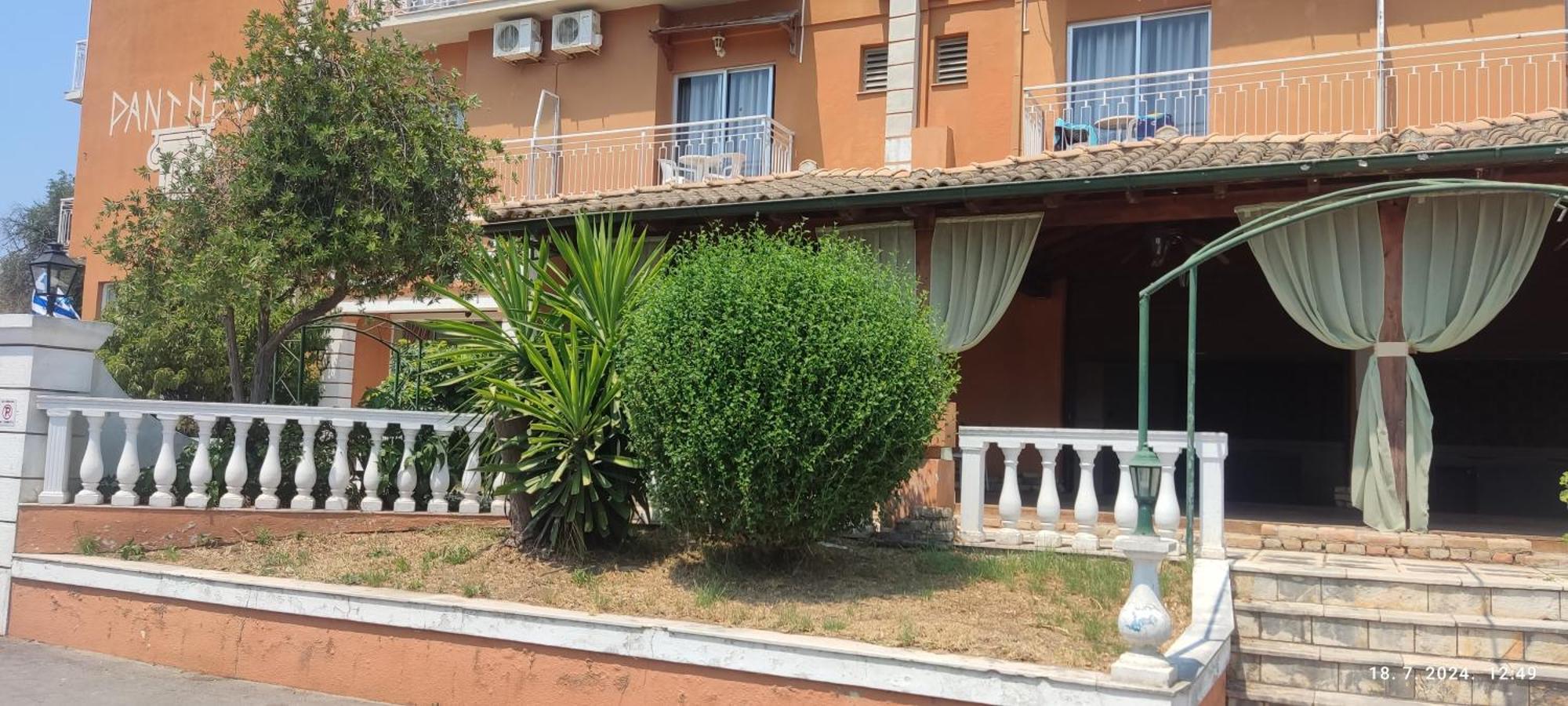 Pantheon Hall Hotel Mesongi Luaran gambar