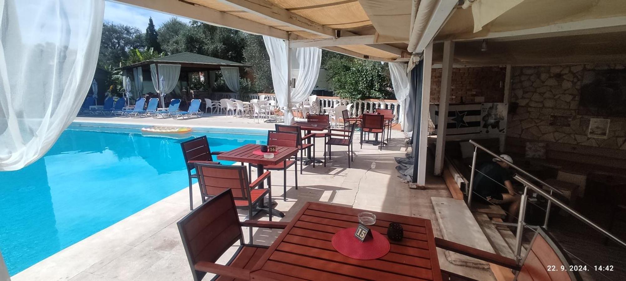 Pantheon Hall Hotel Mesongi Luaran gambar
