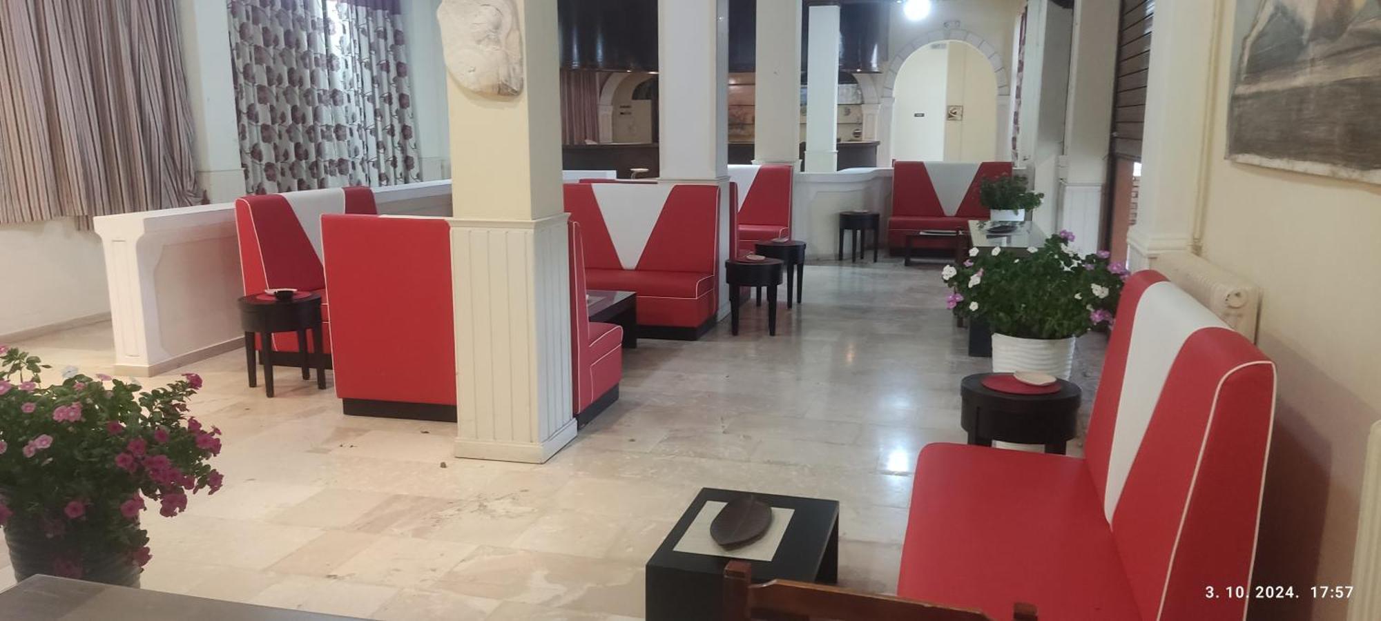 Pantheon Hall Hotel Mesongi Luaran gambar